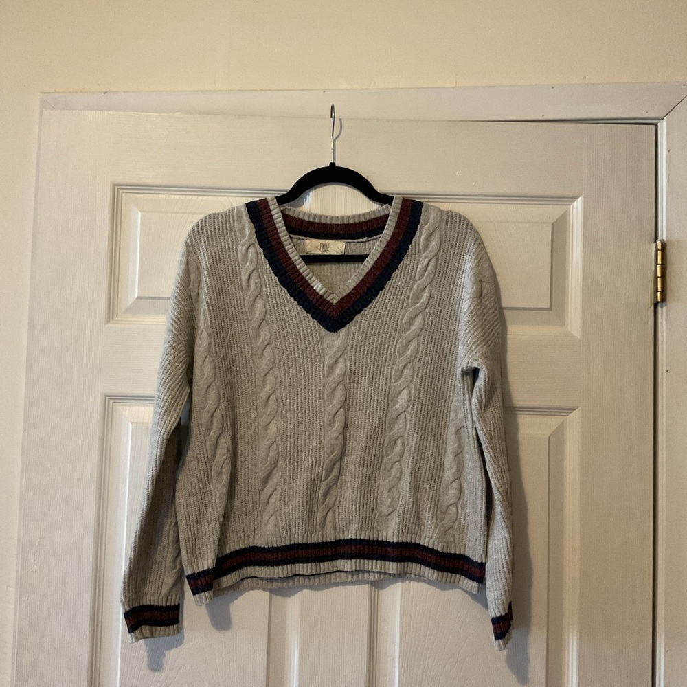Gray V-Neck Sweater Cable Knit